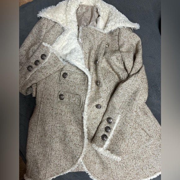 Jackets & Blazers - Women's Beige Tweed Coat with Faux Fur Lining